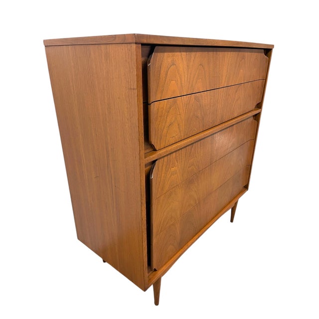 Wood 1970s Mid-Century Modern Matching Dresser Set With Sculpted Drawer Fronts-Highboy & 9-Drawer Low Dresser For Sale - Image 7 of 10