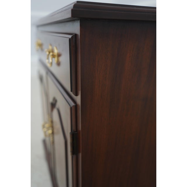 Pair of Henkel Harris Model 114 Mahogany Georgian Style Nightstands For Sale - Image 14 of 18