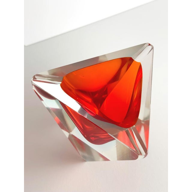 Murano Faceted Triangular Red Sommerso Ashtray by Flavio Poli, 1970 For Sale - Image 6 of 10