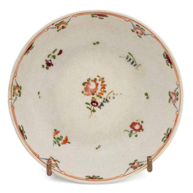 Chinese Export Famille Rose Porcelain Dishes, 4 For Sale - Image 4 of 7