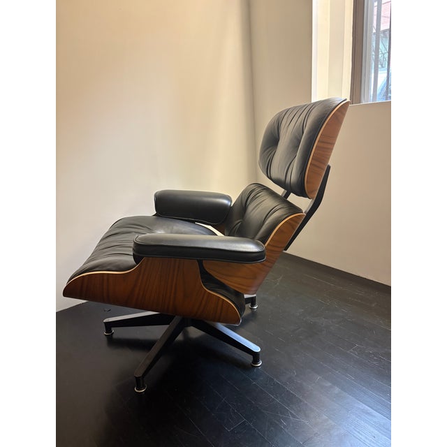 Mid-Century Modern Authentic Herman Miller Eames Lounge Chair & Ottoman — Walnut Shells, Black Leather, Dated & Labeled November 2001 For Sale - Image 3 of 8