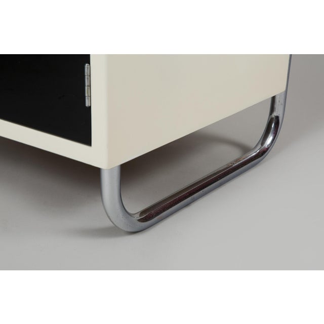 1940s Czech Bauhaus Bedside Tables in Chrome-Plated Steel, 1940s, Set of 2 For Sale - Image 5 of 6