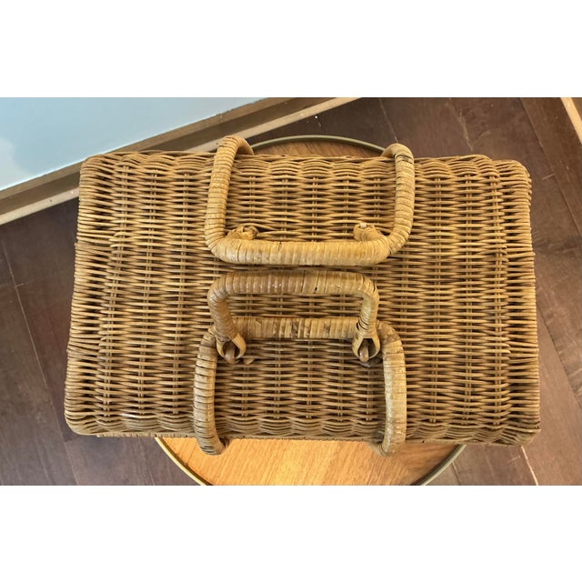 French Country Vintage Wicker Picnic Basket With Double Handles & Latching Straps For Sale - Image 3 of 11