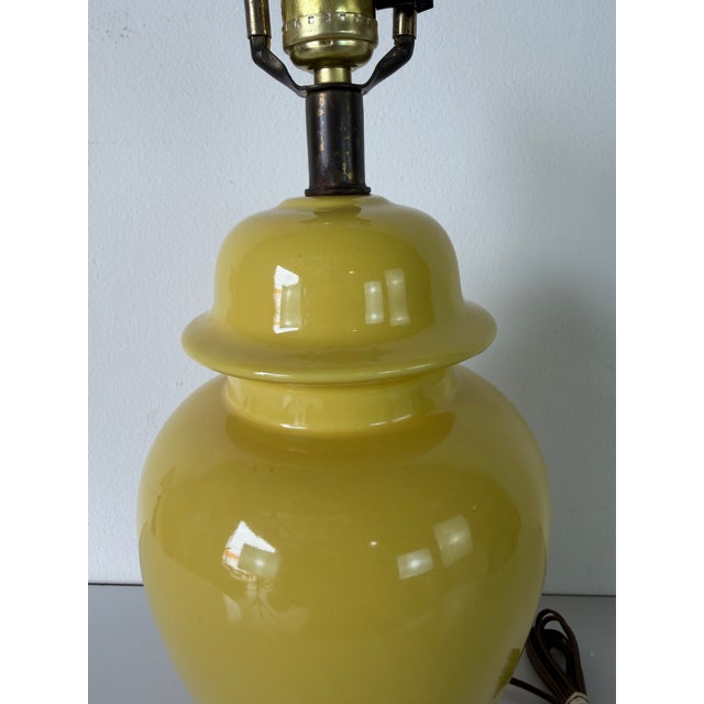 1970s Vintage Yellow Ginger Jar Ceramic Table Lamp For Sale In Miami - Image 6 of 15