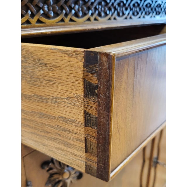 Antique American Chippendale Style Mahogany Breakfront Bookcase For Sale - Image 11 of 18