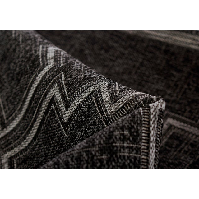 Textile Momeni Contemporary Indoor/Outdoor Hampton Fog Rug in Black, 5'3" x 7' For Sale - Image 7 of 10
