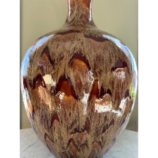 Chestnut Large Sculptural Ceramic Table Lamp – Vintage Organic Modern / Studio Pottery Lamp For Sale - Image 8 of 8