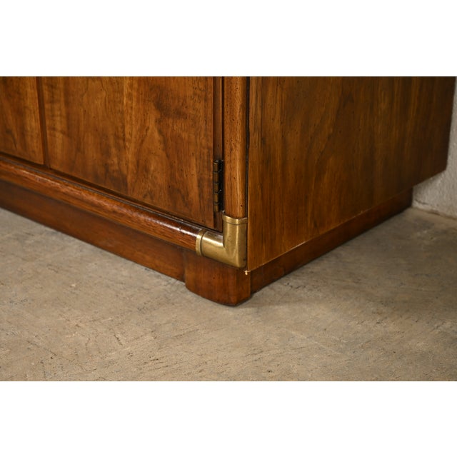 Drexel Heritage Mid-Century Modern Hollywood Regency Campaign Walnut Nightstand, 1970s For Sale - Image 11 of 17