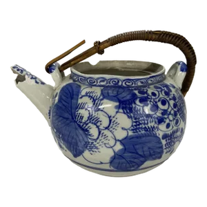 Late 19th Century Blue and White Chinese Porcelain Tea Pot
