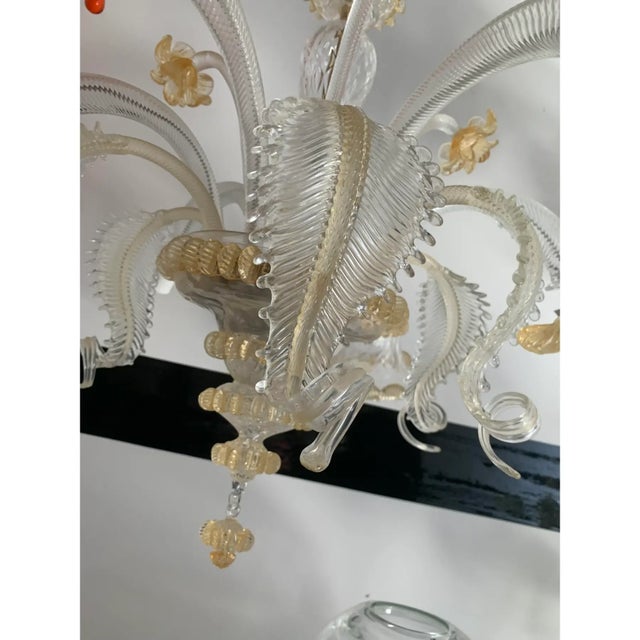 Traditional Venetian Murano-Style Glass Chandelier in Transparent and Gold With Flowers and Leaves For Sale - Image 3 of 13