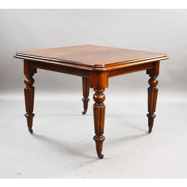 Victorian Mahogany Extending Dining Table, 1880 For Sale - Image 3 of 7