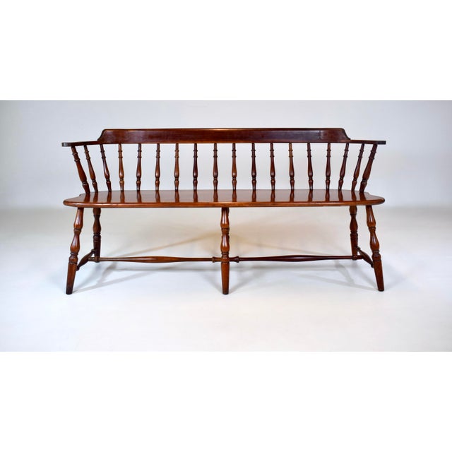 Philadelphia Windsor Style Lowback Bench Settee, 20th Century For Sale - Image 15 of 15