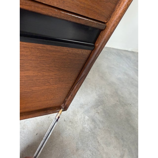 1960s Mid-Century Modern John Stuart Eight-Drawer LowBoy Dresser For Sale - Image 17 of 18