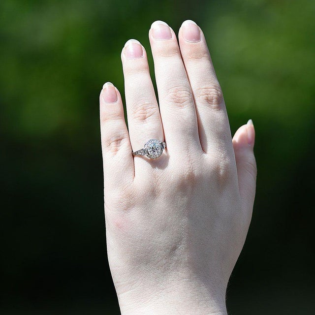 Metal 1900-1909 1.33 Carat Center Diamond Platinum Engagement Ring, Size 7.25 For Sale - Image 7 of 7