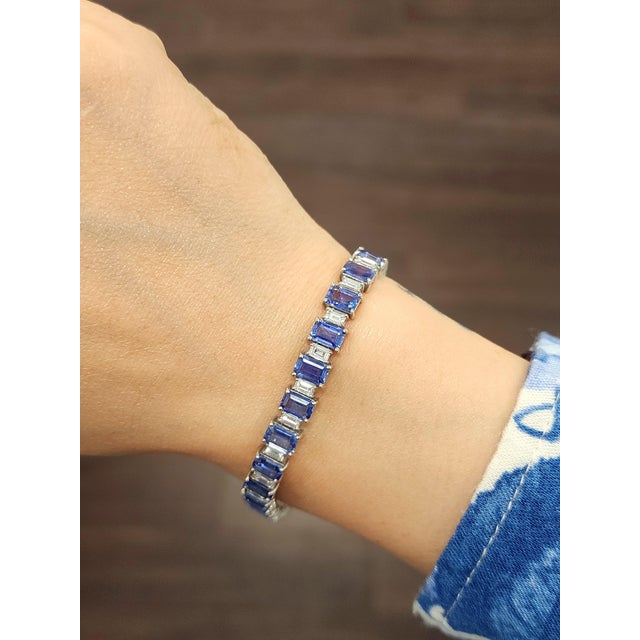 Contemporary 18.87 Ct Natural Sapphire & Diamond Tennis Bracelet For Sale - Image 3 of 8