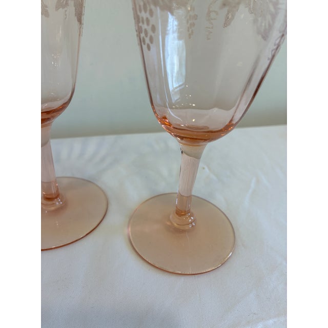 Mid-Century Modern Vintage Pink Etched Wine Glasses With Grape Motif - Set of 4 For Sale - Image 3 of 9