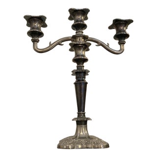 Antique Early 20th Century English Silver Plated Grape and Vine Details Convertible Candelabra, Made in England For Sale