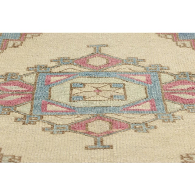 Late 20th Century Vintage Pink & Blue Turkish Oushak Rug - 03'02 X 05'00 For Sale - Image 5 of 9