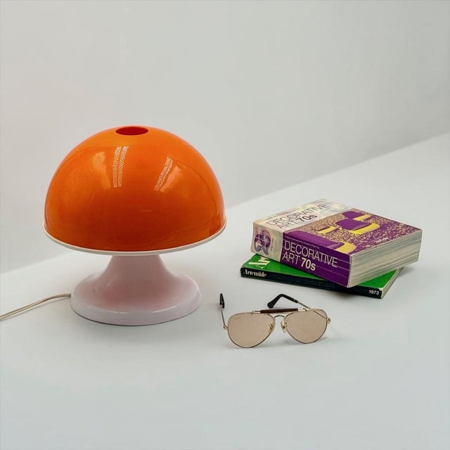 Italian Space Age Mushroom Table Lamp in Orange and White Plastic, 1970s For Sale - Image 6 of 11