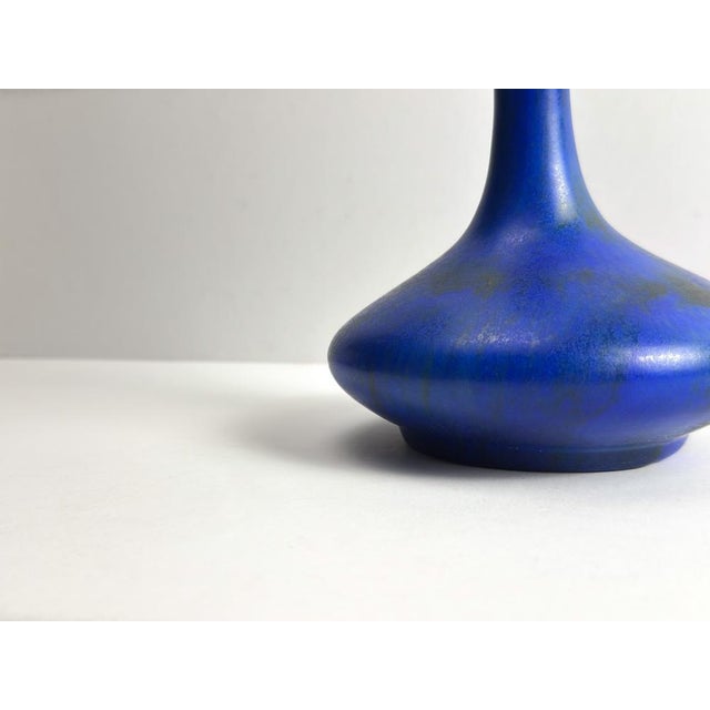 Ceramic Art Deco Cobalt Blue Solifleur Vase by George Clews, Staffordshire, 1930s For Sale - Image 7 of 10