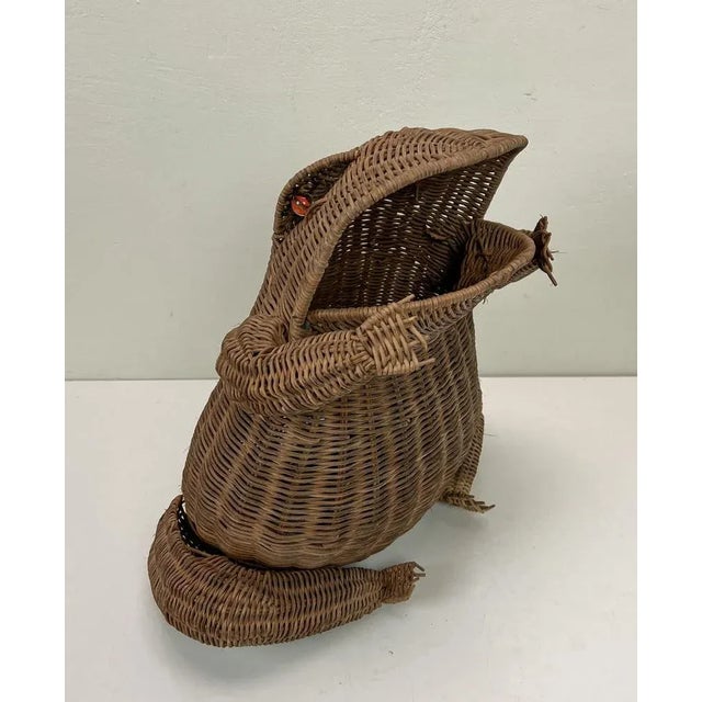 Mid-Century Vintage Rattan Frog Magazine Holder, 1970s For Sale - Image 12 of 13
