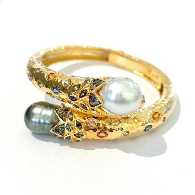 Bochic "Orient" Vintage South Sea Pearl & Sapphire Bangle - 18K Gold & Silver For Sale - Image 4 of 18