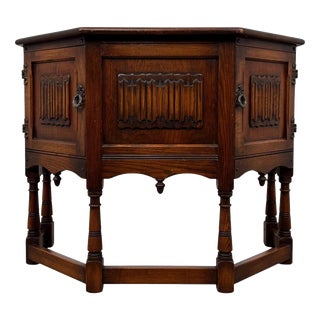 Vintage 20th Century English Charm Oak Cupboard For Sale