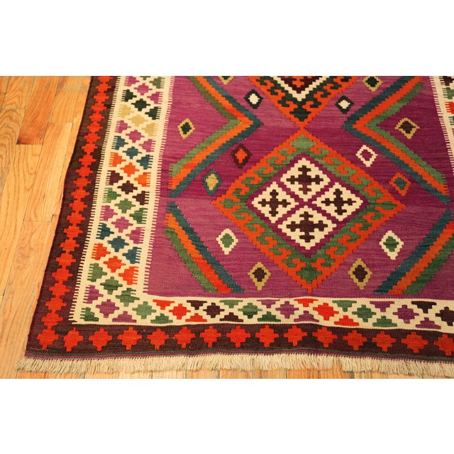 Nazmiyal Collection Vintage Persian Qashqai Kilim Rug For Sale In New York - Image 6 of 7