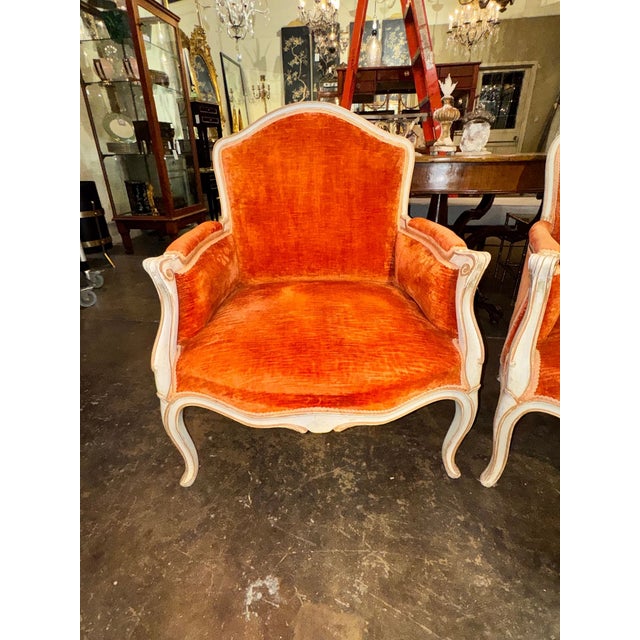 French Pair of Large Vintage French Louis XV Painted Bergeres For Sale - Image 3 of 10