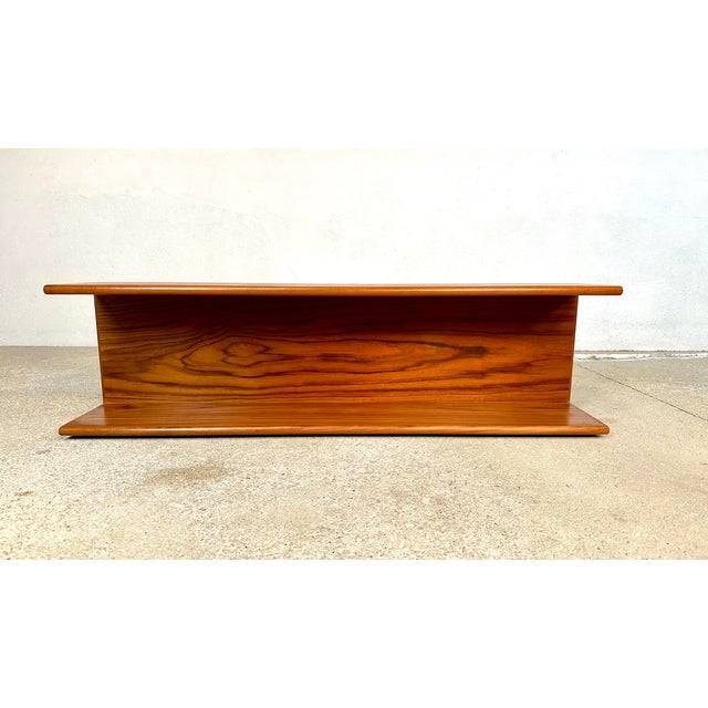 This high-quality minimalist design wall shelf is made from teakwood and real teakwood veneer. At its front it features...