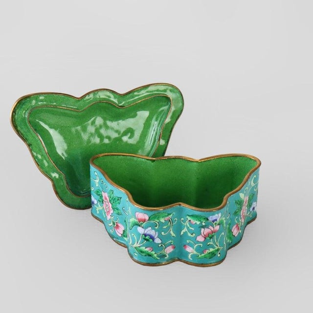 Chinese Antique Chinese Cloisonne Enameled Butterfly Shaped Trinket Box C1920 For Sale - Image 3 of 8