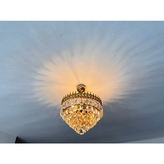 Vintage Brass & Original Emerald Green Crystal Crown Cascade Chandelier – 5 Light For Sale - Image 14 of 17
