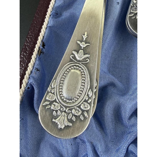 Spanish La Cisueña Plateado Silverware Set in Original Case, 1890s, Set of 30 For Sale - Image 7 of 11