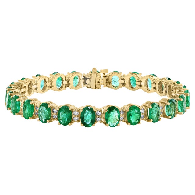 Arts & Crafts 12 Carat Natural Emerald & 2.8 Carat Diamond Tennis Bracelet 14 Kt Yellow Gold For Sale - Image 3 of 18