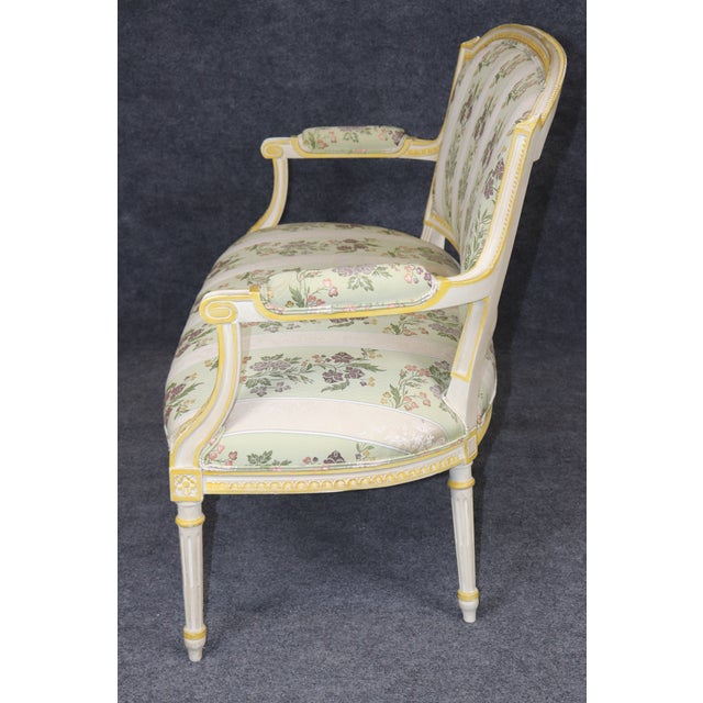 Early 20th Century French Louis XVI Style Paint Decorated Settee For Sale - Image 5 of 13