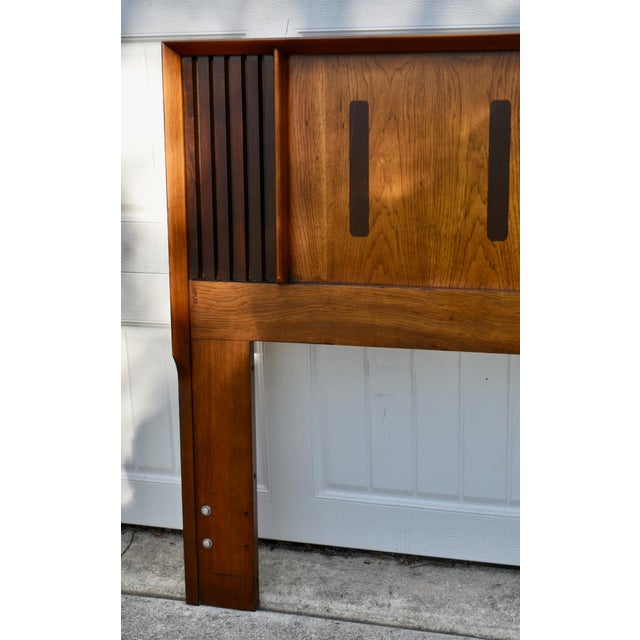 Vtg. Lane Walnut & Rosewood Queen/Full Mid Century Modern Headboard For Sale In Philadelphia - Image 6 of 13
