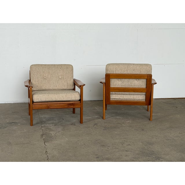 Mid-Century Modern Mid-Century Modern Teak Lounge Chairs in Wool Bouclé, 1960s, Set of 2 For Sale - Image 3 of 12