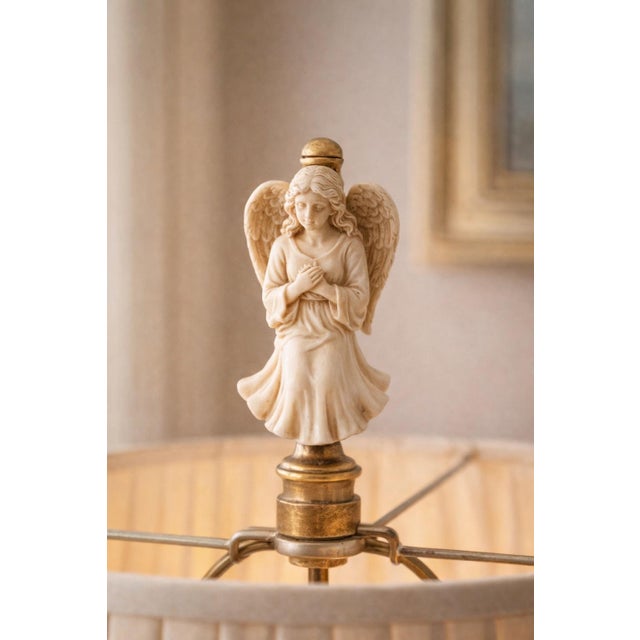 1970s Vintage Cut Crystal Table Lamp With Brass Base & Angel Finial — Elaine R. Estate For Sale - Image 5 of 5