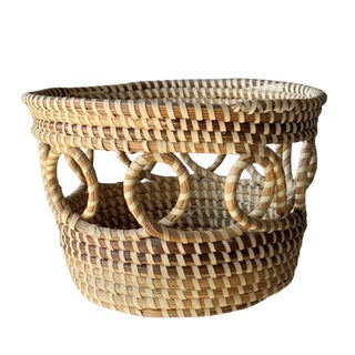 Late 20th-Century Sweetgrass Gullah-Style O-Looped Cachepot Basket For Sale