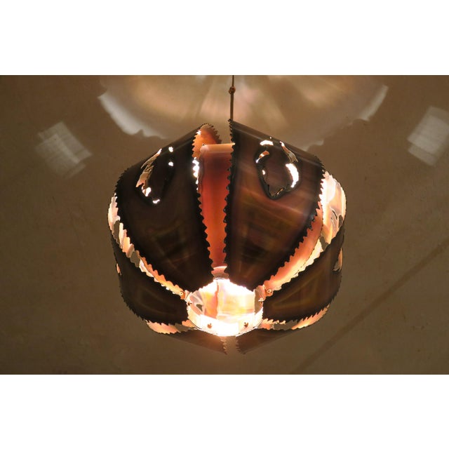 Brutalist pendant light torch-cut in copper, dating from the 1970s Up to 250V (Europe/UK Standard).The wiring of this item...