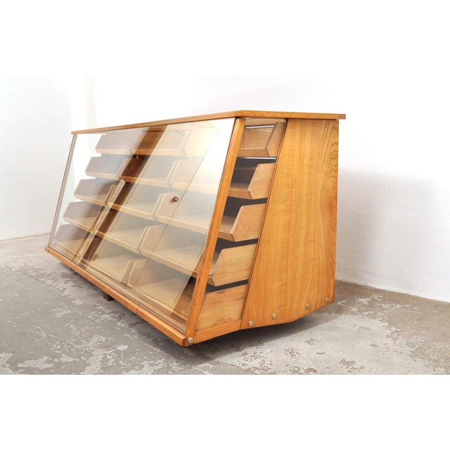 Wood Art Deco Shop Display Cabinet in Oak, 1930s For Sale - Image 7 of 18