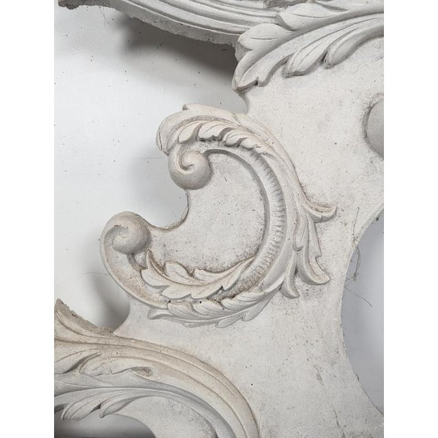 Wood Large Rocaille Pediment in Stucco and White Patinated Carved Wood with Oculus For Sale - Image 7 of 10