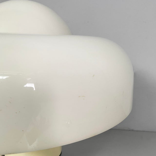 Italian Space Age White Metal and Acrylic Glass Brumbury Table Lamp attributed to Luigi Massoni for Guzzini, 1970s For Sale - Image 10 of 17