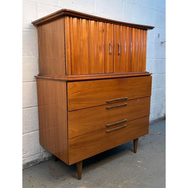 Young Manufacturing Mid 20th Century Modern Gentleman's Chest Highboy by Young Mfg. Attributed For Sale - Image 4 of 16