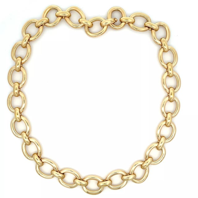 This bold authentic necklace is by Cartier from the Baignoire Collection, it is crafted from 18k yellow gold with a fine...