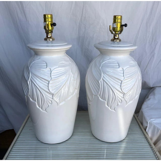 White Palm Beach Style Palm Leaf Table Lamps-Set For Sale In Palm Springs - Image 6 of 10