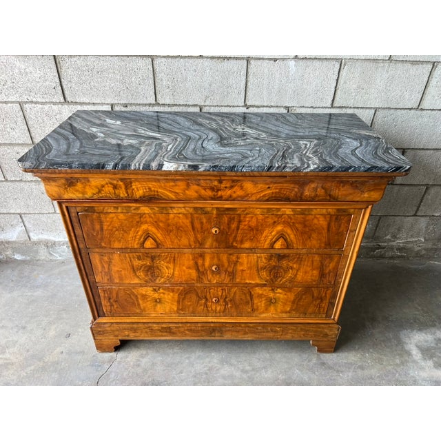 Louis Philippe French Walnut Commode / Chest of Drawers With Silver Wave Marble Top For Sale - Image 9 of 14