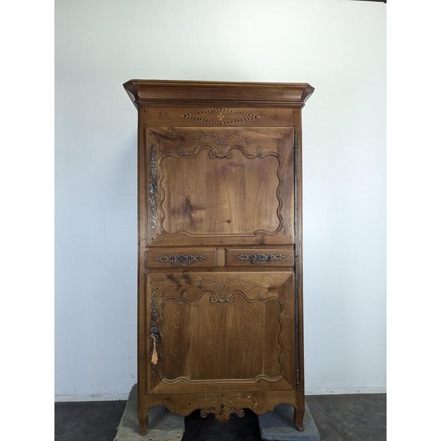 Louis XV Carved and Inlaid Cherrywood Dresser with Star, in Very Good conditions.