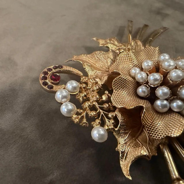 Metal 2000s Vintage Luxury Costume Jewelry Gilted Metal Italian Brooch For Sale - Image 7 of 10