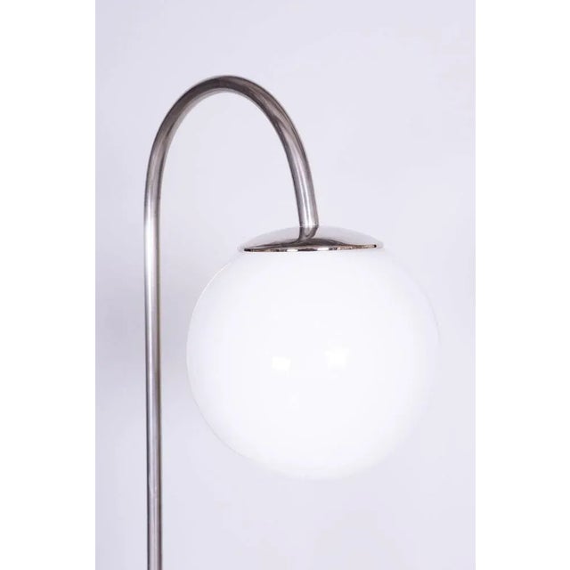Bauhaus Floor Lamp in Beech and Chrome, Former Czechoslovakia, 1930s For Sale - Image 4 of 10
